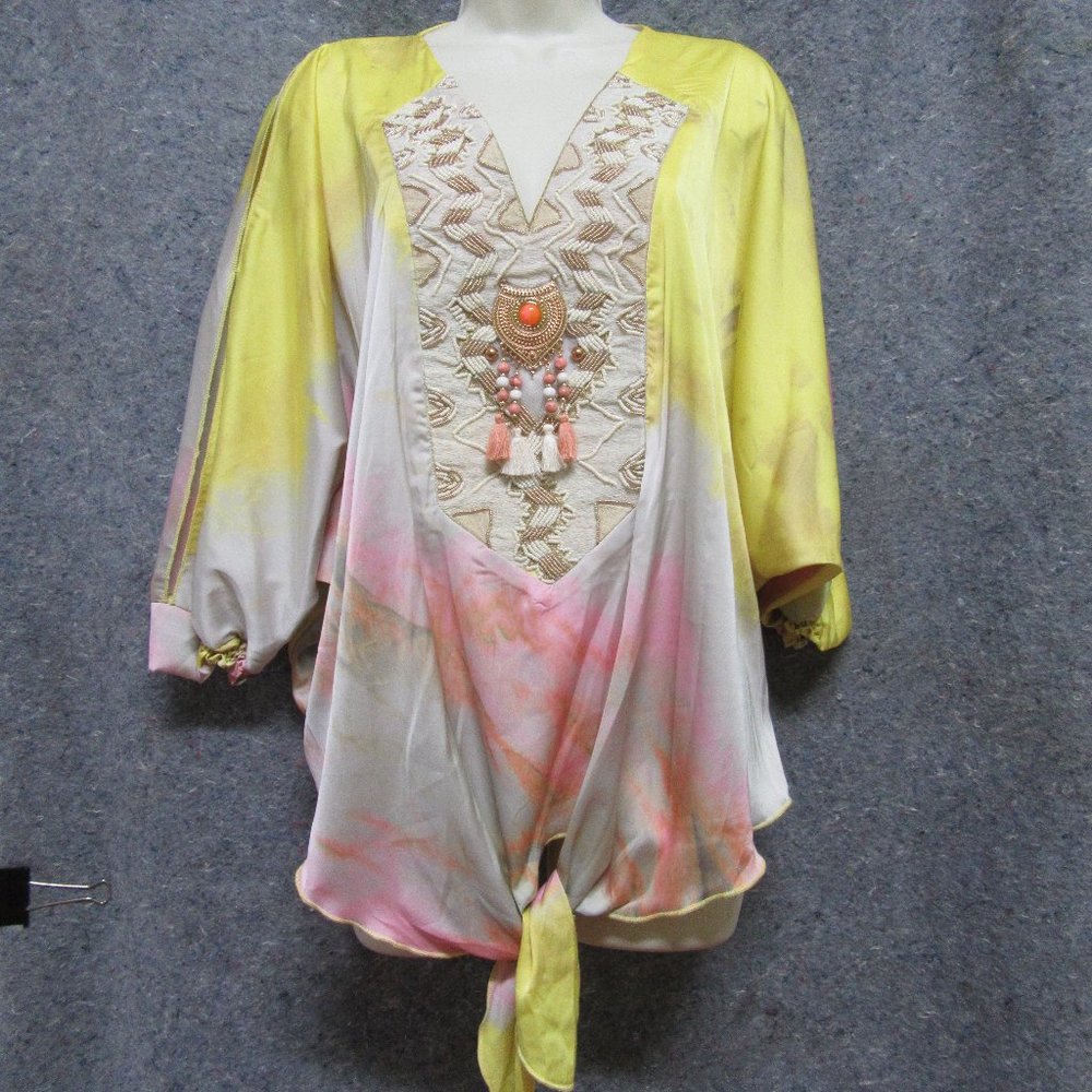 Beautiful Luxe Moda Cold Shoulder Top